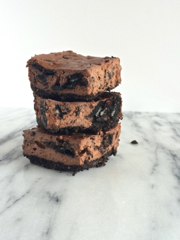 Chocolate lovers get ready, this is the ultimate cheesecake for you! Chocolate Oreo Cheesecake Bars is a creamy, chocolatey dessert, with chopped Oreos.